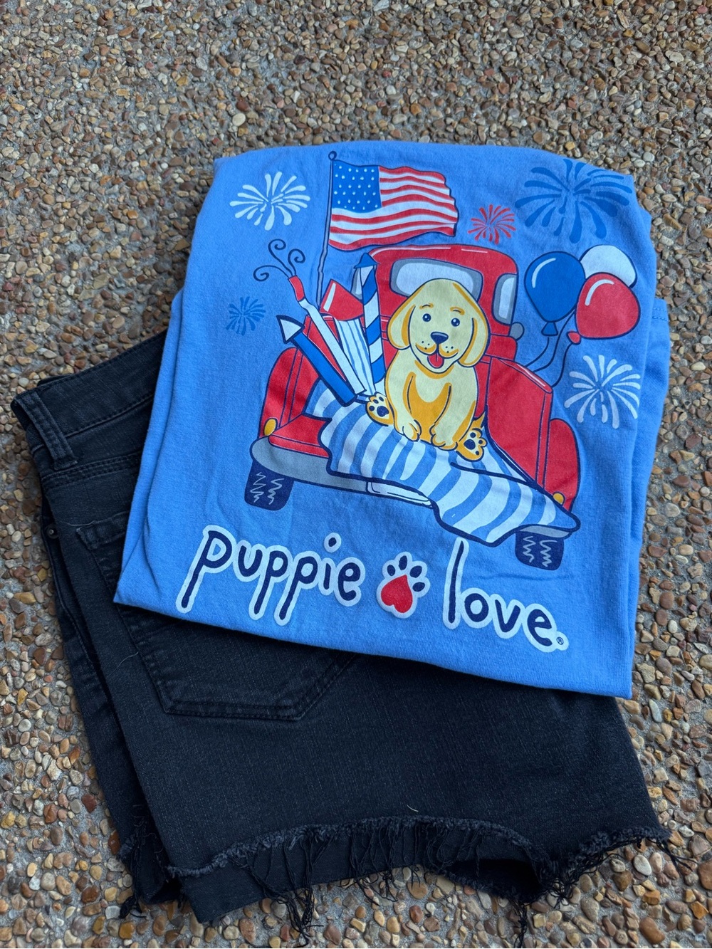 Puppie Love Patriotic Light Blue T-Shirt - Size Medium (EUC)